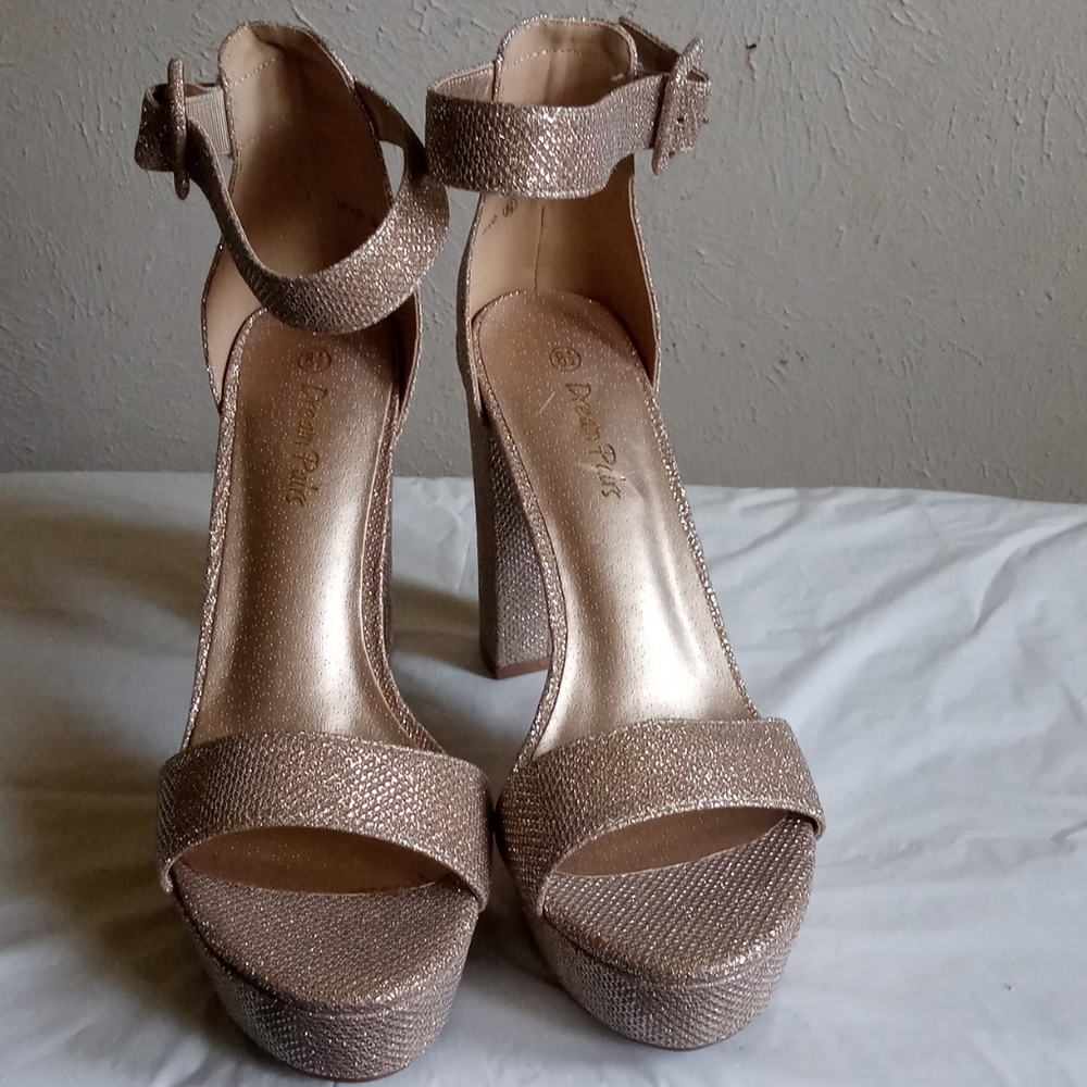 Dream Pairs sandals - Picture 2 of 8